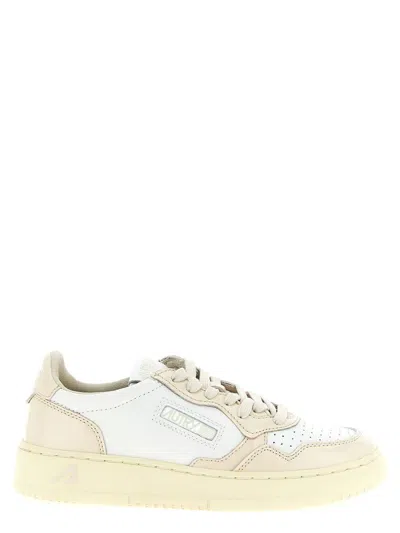 Autry 'medalist Low' Sneakers In White