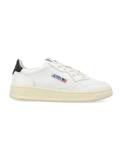 Autry Medalist Low Sneakers In White