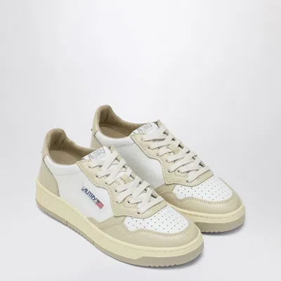 Autry Medalist Low Sneakers In Neutral