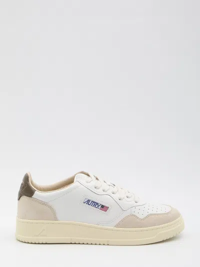 Autry Medalist Low Sneakers In Neutral