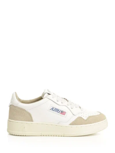 Autry Medalist Low Sneakers Beige In White
