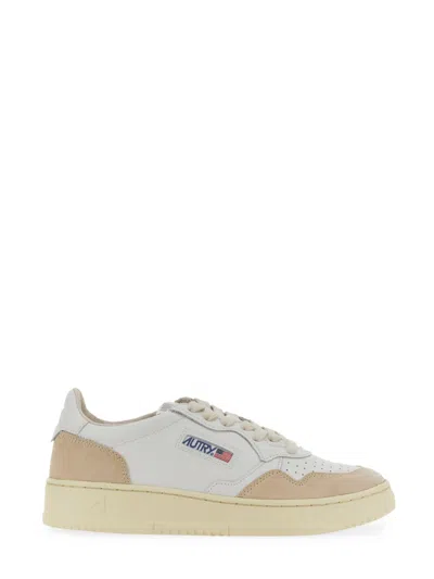 Autry Medalist Low Sneakers In White