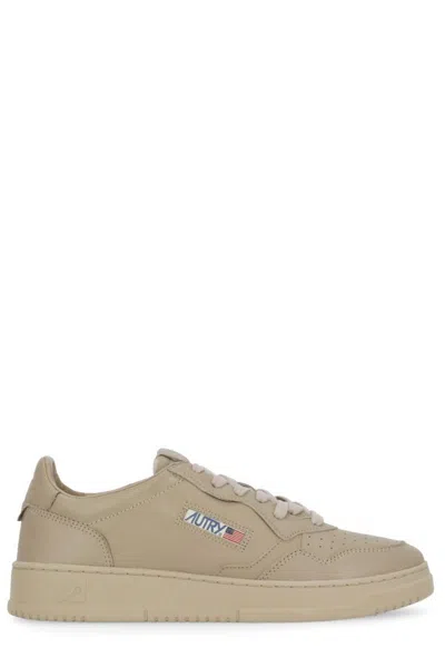 Autry Medalist Low Sneakers In Beige