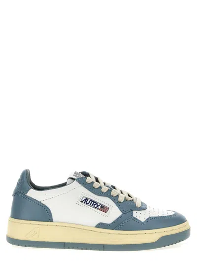 AUTRY AUTRY MEDALIST LOW TWO-TONE WHITE AND SILVER BLUE LEATHER SNEAKERS
