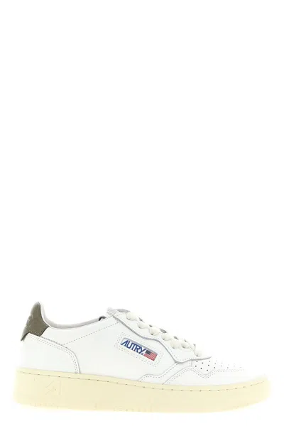 Autry Medalist Low Wom Ll28 Lea In White