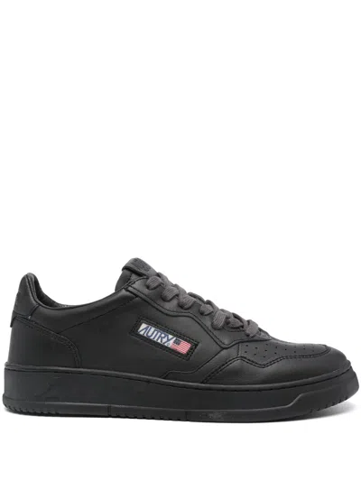Autry Medalist Low Sneakers In Black Leather In Meteorite