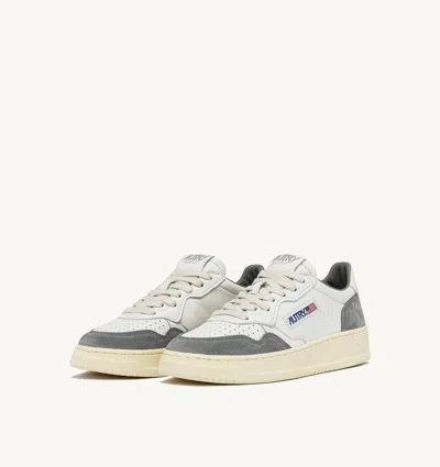 Autry Medalist Low Sneakers In Washed Goat Leather And Suede In Gray