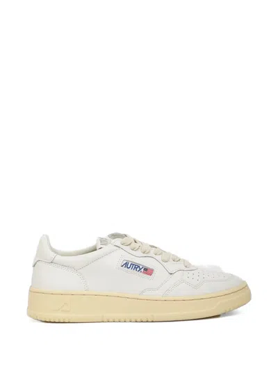 Autry Medalist Low Sneakers In White Leather In Multi