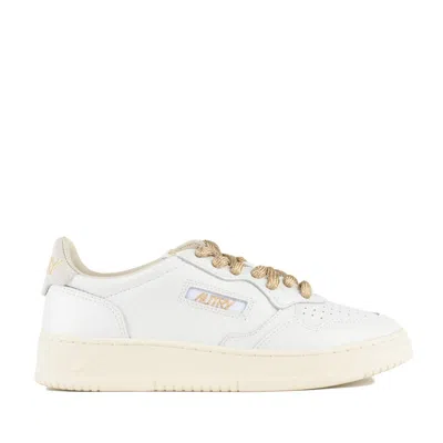 AUTRY AUTRY MEDALIST LOW SNEAKERS IN WHITE LEATHER AND GOLD LUREX DETAILS