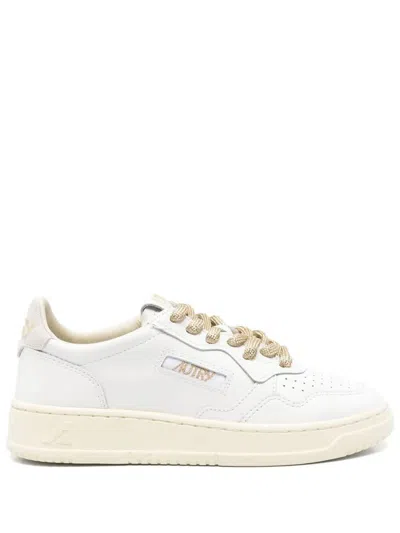 AUTRY AUTRY MEDALIST LOW SNEAKERS IN WHITE LEATHER AND SUEDE HEEL TAB SHOES