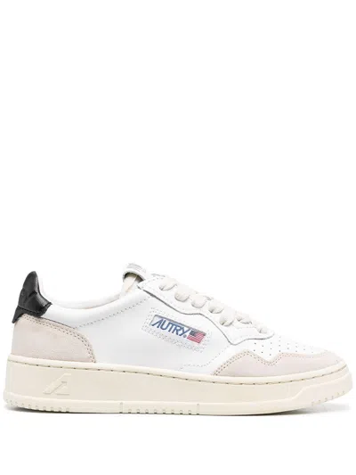 AUTRY MEDALIST LOW SNEAKERS IN WHITE LEATHER WITH BLACK HEEL AUTRY