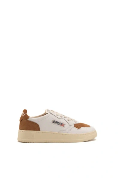 Autry Medalist Low Sneakers In White/caramel Leather And Suede In Wht/crml