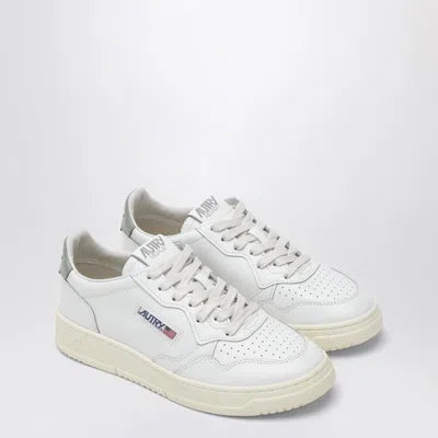 Autry Medalist Low Sneakers In White Leather With Shell Detail
