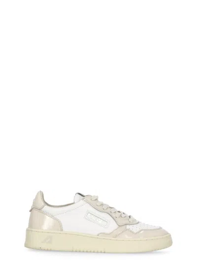 Autry Medalist Low Sneakers In Neutral