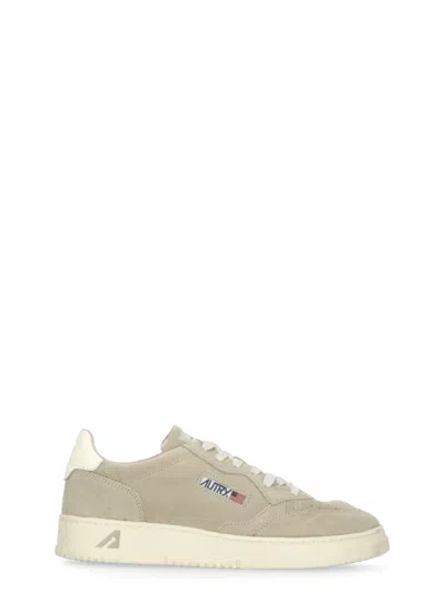Autry Medalist Low Sneakers In Neutral