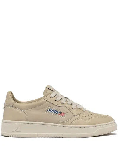 Autry Medalist Low Sneakers In Neutrals