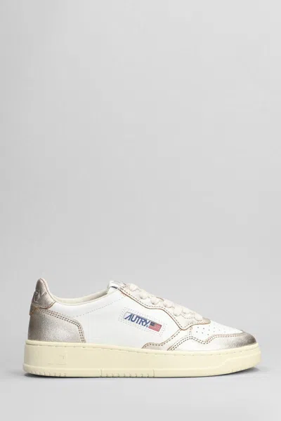 Autry Medalist Low Sneakers In Platinum
