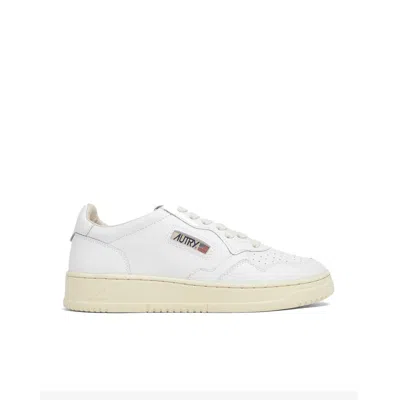Autry Medalist Low Sneakers In Red