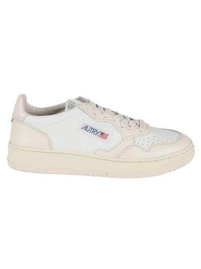 Autry Medalist Low Sneakers In White