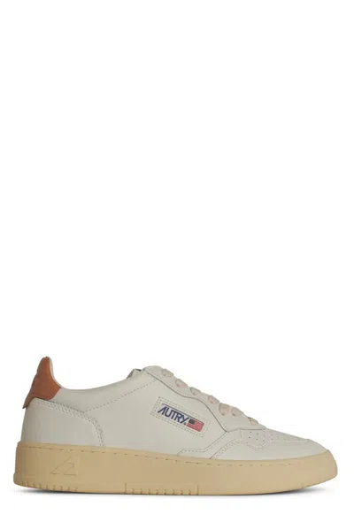 Autry Medalist Low Sneakers In White