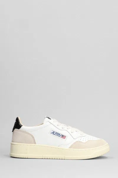 Autry Medalist Low Sneakers In Weiss