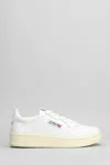 Autry Medalist Low Sneakers In White