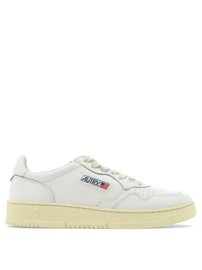 Autry "medalist Low" Sneakers In White
