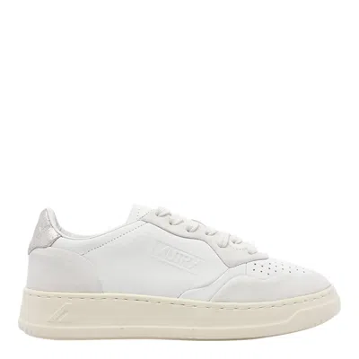 Autry Medalist Low Sneakers In Neutral