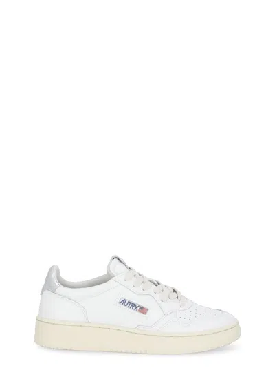 Autry Medalist Low Sneakers In White