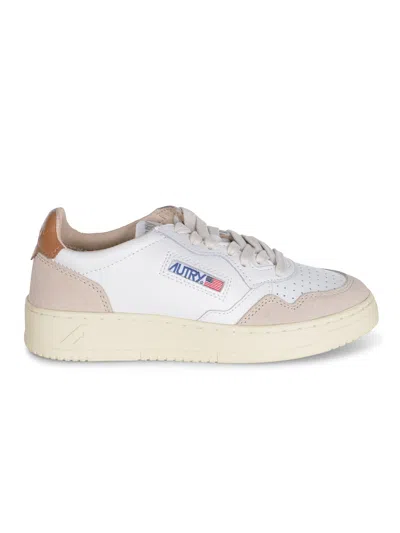 Autry "medalist Low" Sneakers In White