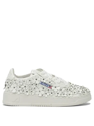 AUTRY AUTRY "MEDALIST LOW BLOOMING" SNEAKERS