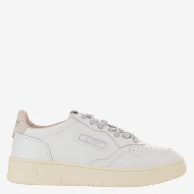 Autry Medalist Low Sneakers In White