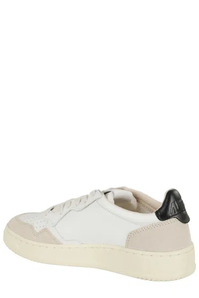 Autry Medalist Low Sneakers In White