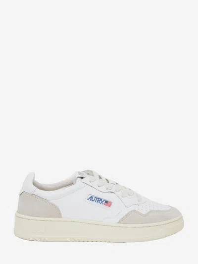 Autry Medalist Low Sneakers In White