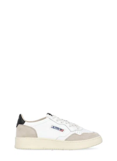 Autry Medalist Low Sneakers In White