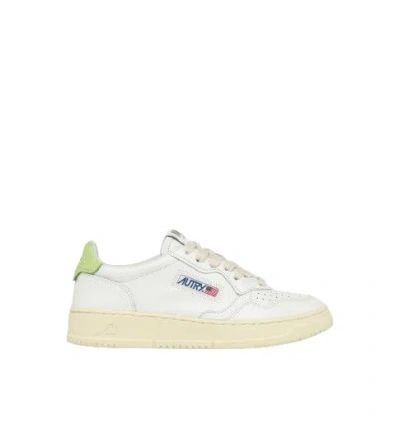 Autry Medalist Low Sneakers In White Snap Green