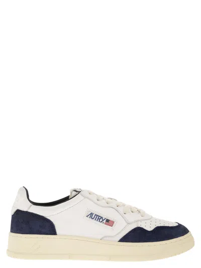 Autry Medalist Low Sneakers In White/blu