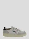 Autry Medalist Low-top Sneakers In Wht/blk
