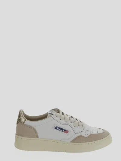 Autry Medalist Low Sneakers In Wht/gold