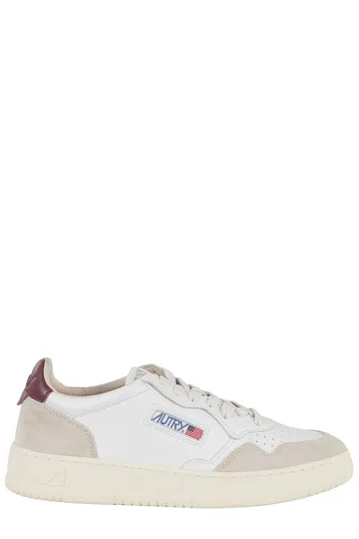 Autry Medalist Low Sneakers With Suede Inserts And Contrasting Heel In White