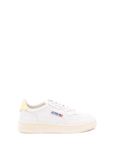 Autry `medalist Low` Sneakers In White