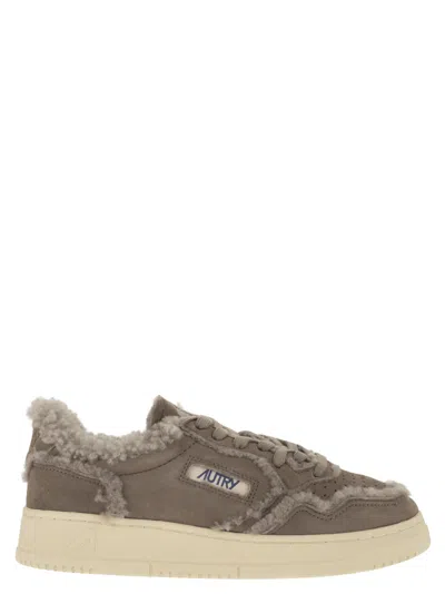Autry Medalist Low - Suede Trainers With Shearling Lining In Brown
