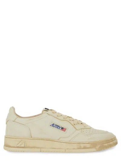 Autry 'medalist Low' White Low Sneakers With Logo Detail