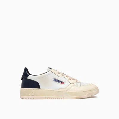 Autry Medalist Low Super Vintage Sneakers In White-black