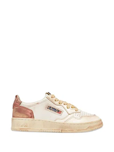 Autry Medalist Low Super Vintage Sneakers With Pink Metallic Leather Shoes In Neutral