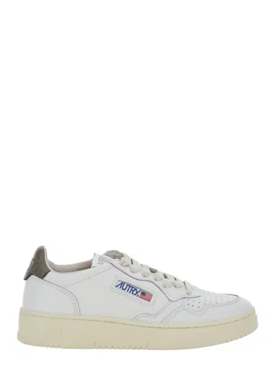 Autry Medalist Low Top Leather Sneaker For Women With Logo Patch In White
