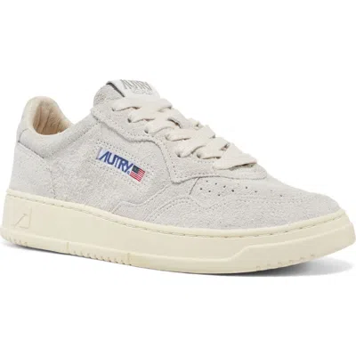 Autry Medalist Low Top Sneaker In White