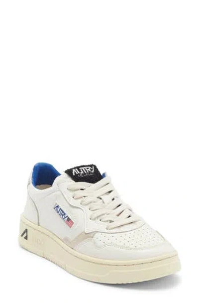 Autry Medalist Low Top Sneaker In White