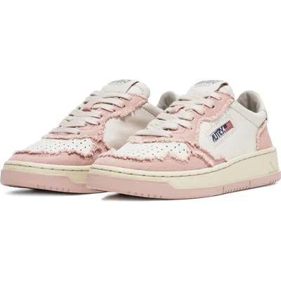 Autry Medalist Low Top Sneaker In Pink