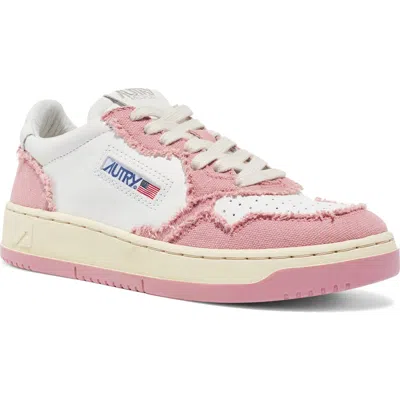 Autry Medalist Low Top Sneaker In Pink